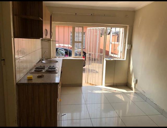 1 BEDROOM PROPERTY TO RENT IN KENSINGTON